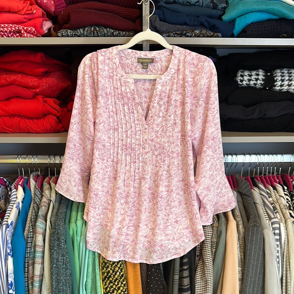 Style & Co pink/white print 3/4 bell sleeve v neck top size SP NWT